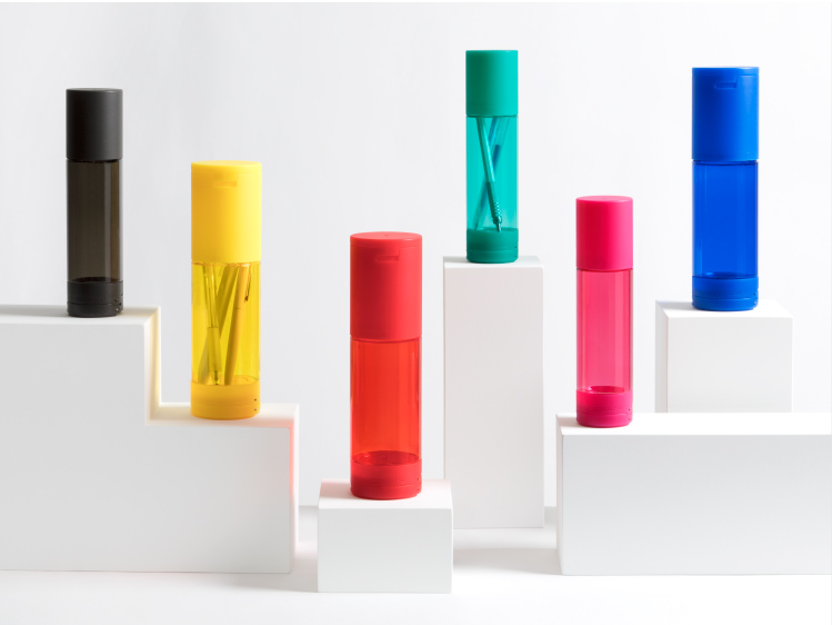 【KING JIM　オクトタツ】机にピタッとくっついて倒れない！！自立するペンケース