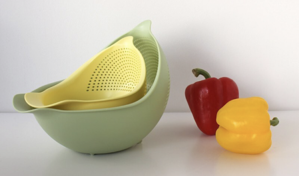 ザルとボウルが一体化！！洗い物とストレスが減る時短グッズ♪【マーナ トリの水切りボウル】