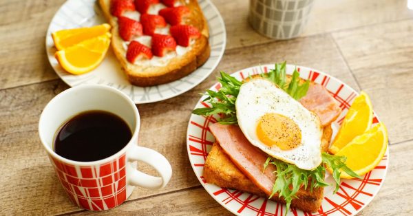 【desakiレシピ⑯】子供と一緒に作ろう♪「ベーコンエッグのせトースト＆イチゴのせトースト」