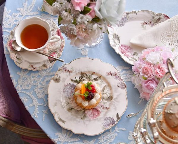 いつもの食卓が華やかに♪【axes femme HOME ローズブーケラウンドプレート】